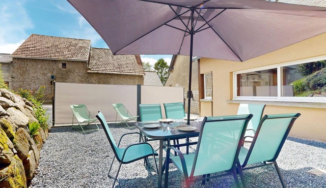 Beautiful home in Sartilly-Baie-Bocage with WiFi