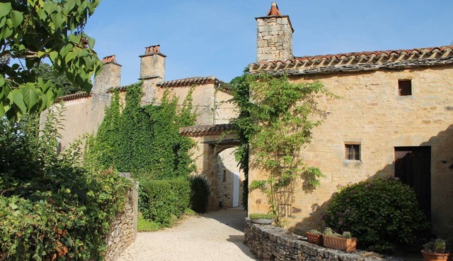 Beautiful 4*, private swimming pool, in a green setting 10 people