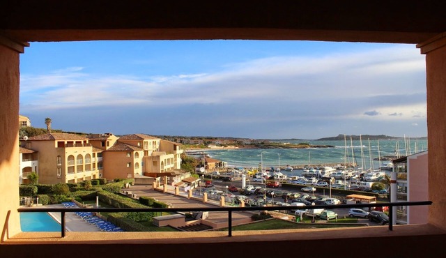 Beautiful T2 sea view, with terrace, pool and shady park