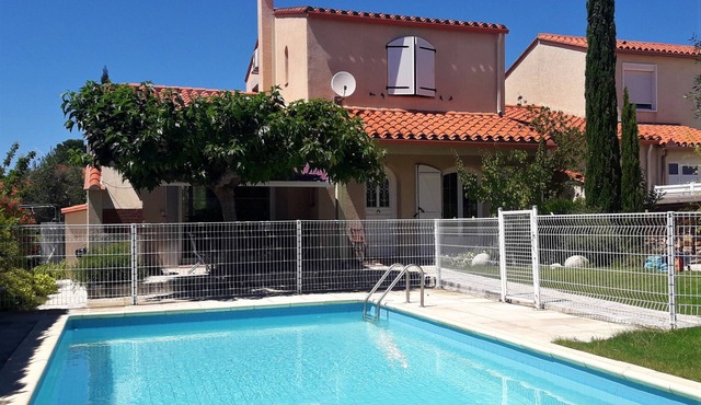 Beautiful house with swimming pool - Close to lake, sea and mountains