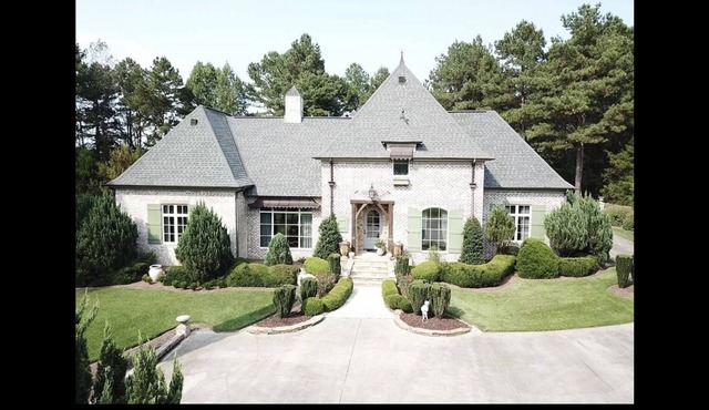 Beautiful French country style Villa within 10 min of downtown Laurel!!!!