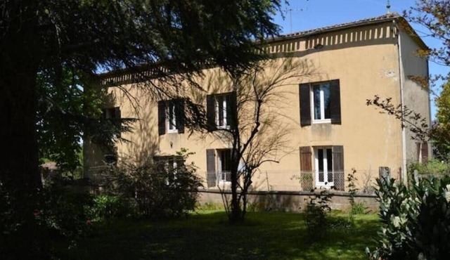 Beautiful French Farmhouse, Pool & Vineyard. Live the Dream !