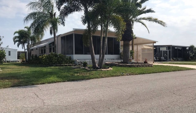 Beautiful Friendly Getaway in South Florida - 55+ Community