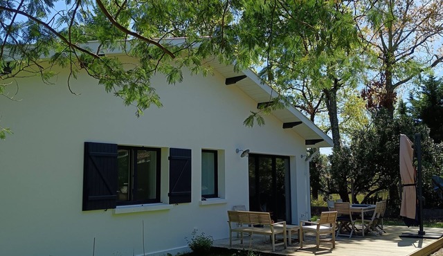 Beautiful fully renovated villa, cycle track 50 m'away, beach 2 mins away, 4 bedrooms.