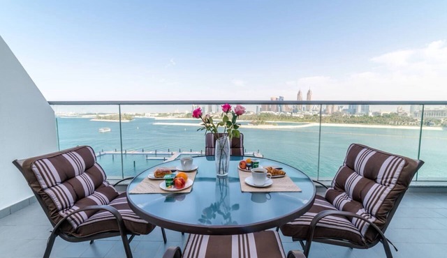 beautiful *full sea view *in palm with private beach access