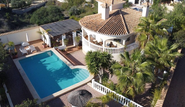 Beautiful fully airconditioned villa with private pool and secluded gardens