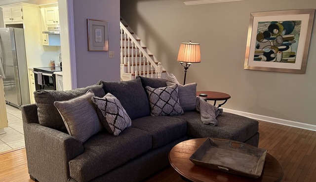 BEAUTIFUL FULLY FURNISHED WELL APPOINTED HOME IN NORTH JACKSON
