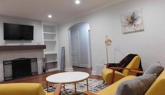 Beautiful Fully Furnished 2-Bedroom, 1-Bath Home