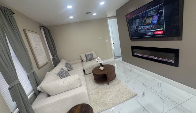 BEAUTIFUL FULLY RENOVATED 3 BEDROOM APARTMENT