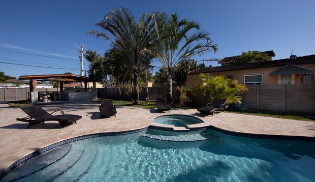 BEAUTIFUL FULLY RENOVATED HOUSE ONLY MINUTES FROM THE BEACH!