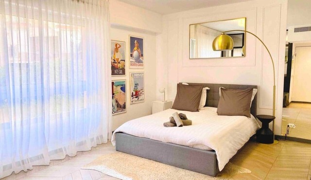 Beautiful Fully Renovated Centrally Located Studio