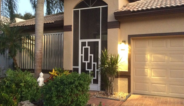 Beautiful furnished 3 BR family home, pool, private, all amenities, clubhouse