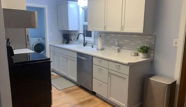 Beautiful Furnished 2 Bedroom House with Garage