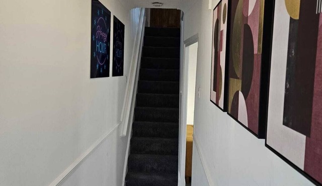 Beautiful furnished 3 bedroom house plus a TV room in the basement