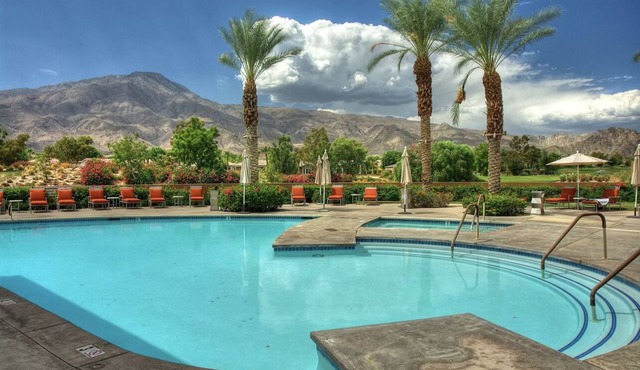 Beautiful furnished 3bed 3bath detached Casita in a 55+Community La Quinta,CA