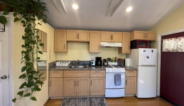 Beautiful Garden Studio W/kitchen Near Bart