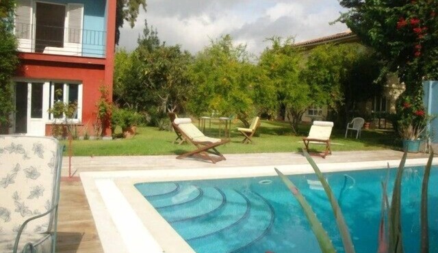 BEAUTIFUL GARDEN VILLA WITH PRIVATE SWIMMING POOL AT SEVILLE DOWNTOWN