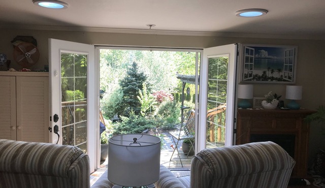 Beautiful Gardens, Outdoor Shower, Hot Tub, Steam Sauna, Cold plunge pool.