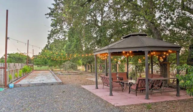 Beautiful Gated Winemaker’s Estate 1 mi to Historic Sonoma Town Square