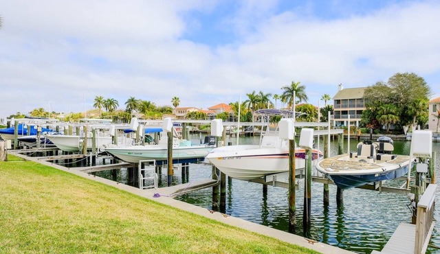 Beautiful Gem 5 min from Ft. De Soto Beach!