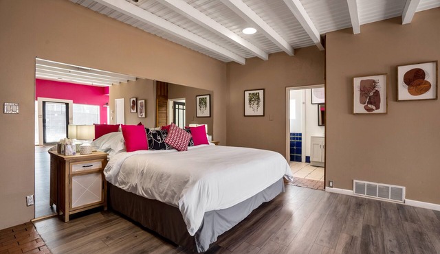 Beautiful Gem near UNM! Nob Hill! Downtown!