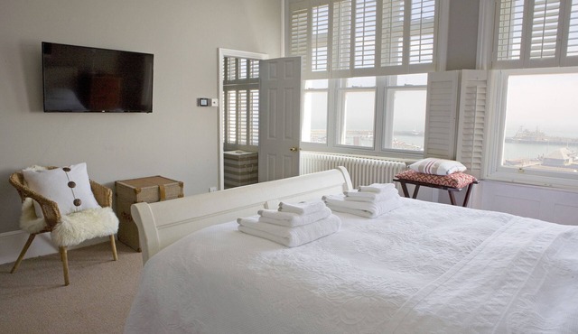 Beautiful Georgian Home with spectacular sea views over the Royal Harbour