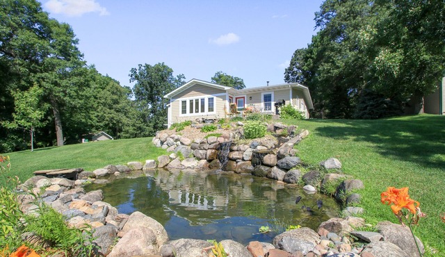 Beautiful Get Away for any season only ONE Hour from the Twin Cities!