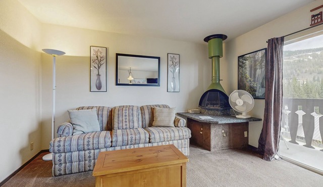 Beautiful getaway for two near the Schweitzer Mountain Resort - shared tennis