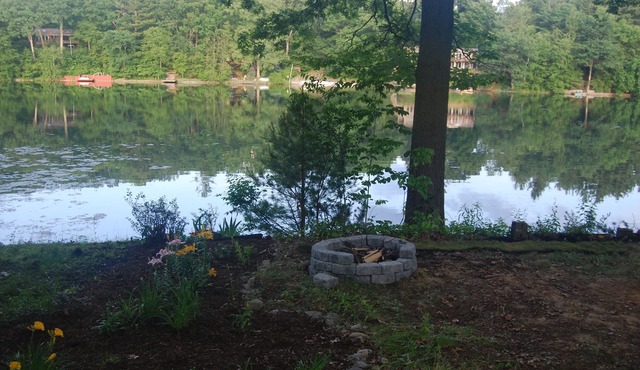 Beautiful Getaway - Right on the Lake-Close to Skiing