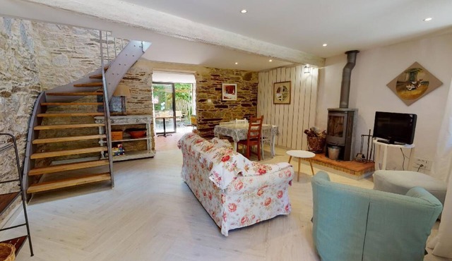 Beautiful Gîte 3 épis, in exposed stone with shaded terrace