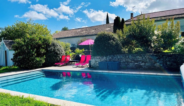 Beautiful gite set among vineyards with hot tub and use of heated swimming pool