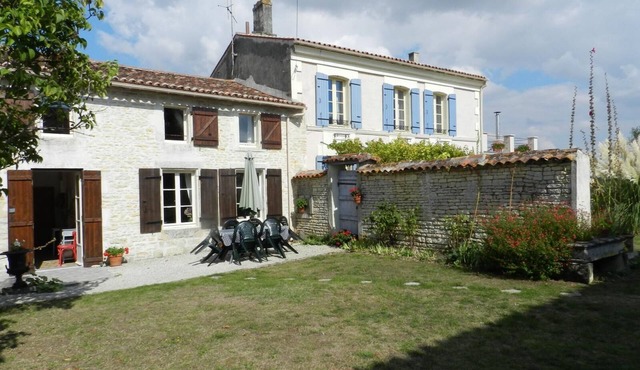 Beautiful Gite with pool and jacuzzi 6 pers 3 bedrooms