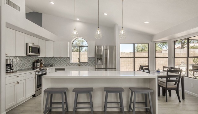 Beautiful Glendale home with FREE HEATED POOL