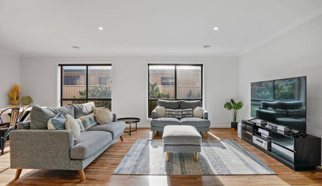 Beautiful Golden Point Home - Style&Sophistication