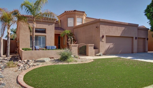 Beautiful Golf Course with Pool & Mountain views!