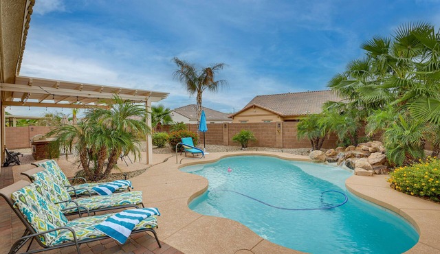 Beautiful Goodyear Home w/Pool & Gas Grill!