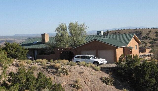 Beautiful & Gracious Accommodations in the Sandia Foothills