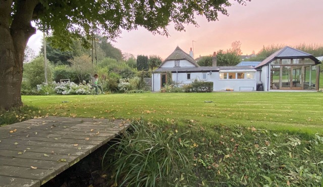 Beautiful Grade 2 Listed Thatch Cottage in a Quiet Village, Close to Beaches.