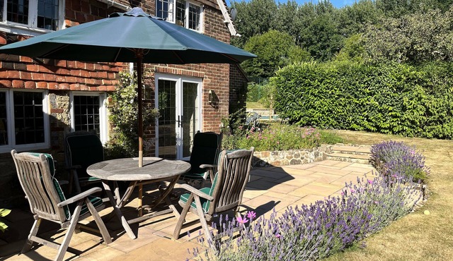 Beautiful Grade II listed home with pool and tennis court in South Downs