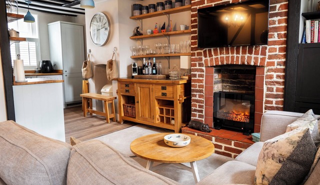 Beautiful Grade ll newly renovated property, located in the heart of old Harwich