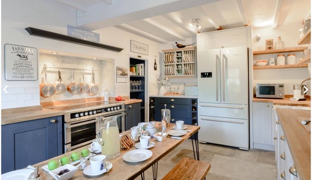 Beautiful grade2 listed country cottage, Hot tub, pets welcome