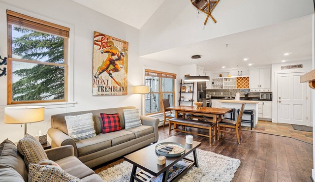 Beautiful Greyhawk Residence - 2BD/2.5BA - Private Hot Tub