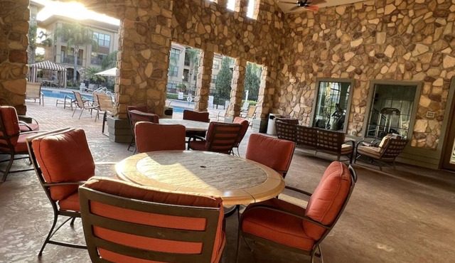 Beautiful - Ground Floor Condo, Next to Clubhouse & Pool