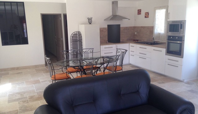 Beautiful ground floor apartment with swimming pool and parking space