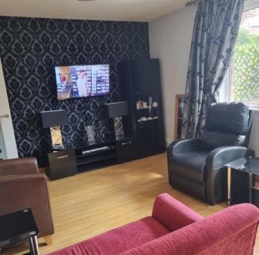 Beautiful Ground floor flat in the Heart of Rochester with balcony mobility friendly