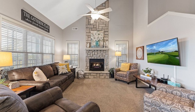 Beautiful Ground Level Villa 3 bedroom/3 bath close to shows and SDC