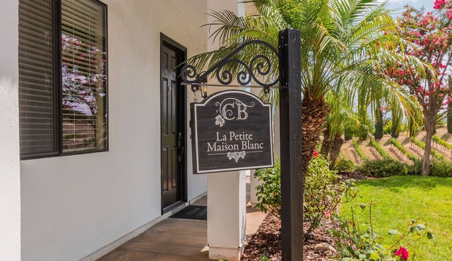 Beautiful Guest Cottage PERMITTED TEMECULA WINE COUNTRY VACATION HOME