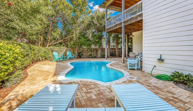 Beautiful Guest House Near the Beach with Private Pool!
