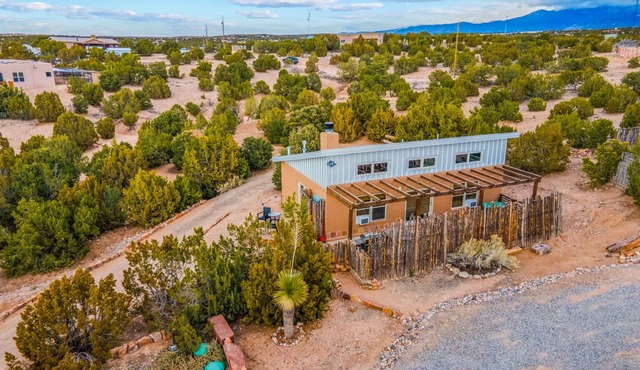 Beautiful Guest House in the Foothills: Fireplace, Hot Tub, Patio, Grill