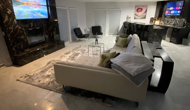 Beautiful Guest House Villa. 1 Bedroom. 1350 Square Feet. Amazing location!